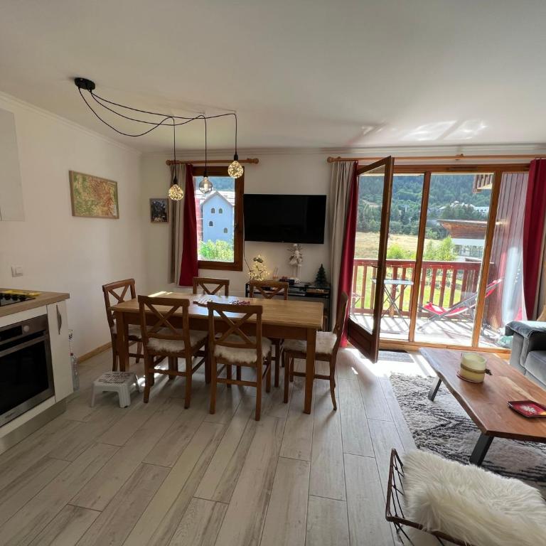 L'Alpaga by Mountain Collection Immobilier - Two-Bedroom Deluxe Apartment - 9