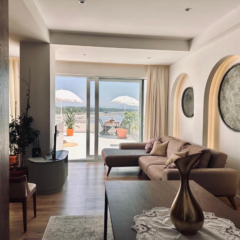 Palastura Apartments - Deluxe Suite with Sea View - 1