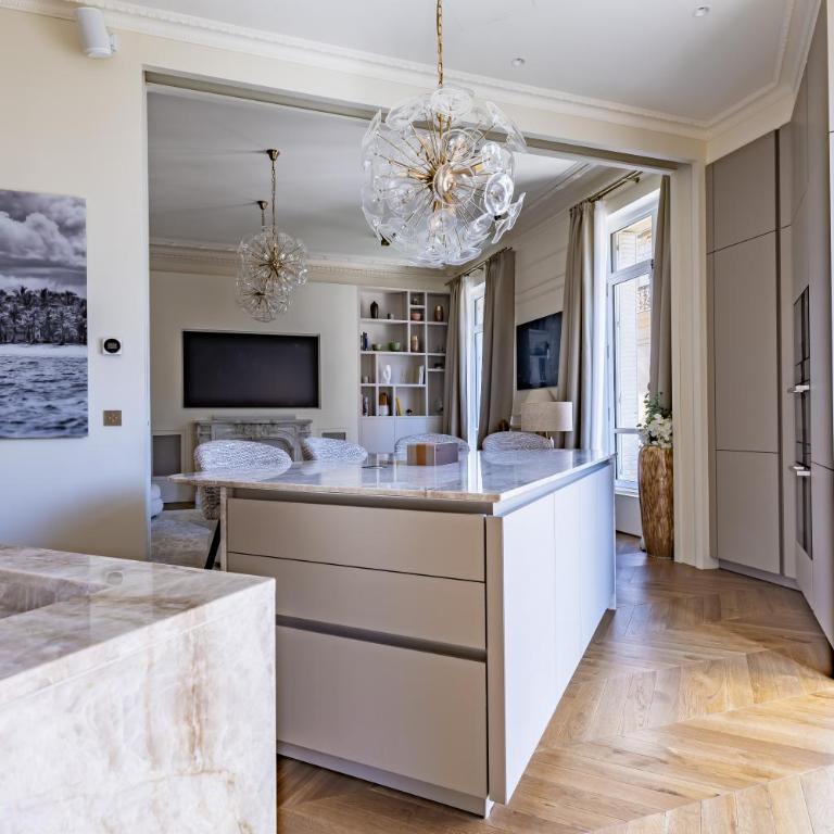 Appartement Avenue Montaigne - Paris Champs Elysées - Appartement - 86