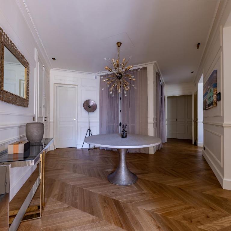 Appartement Avenue Montaigne - Paris Champs Elysées - Appartement - 72