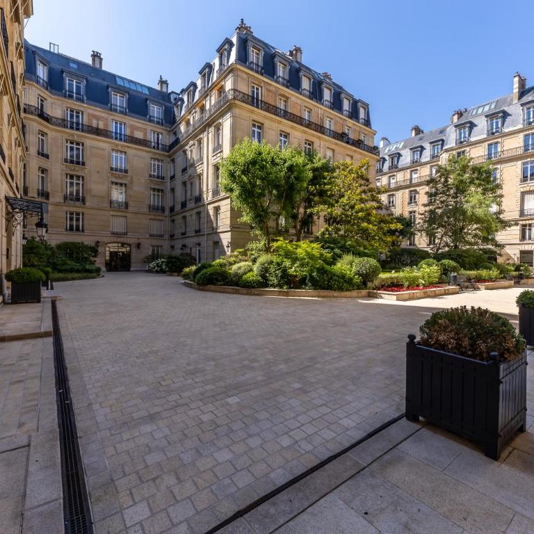Appartement Avenue Montaigne - Paris Champs Elysées - Appartement - 65