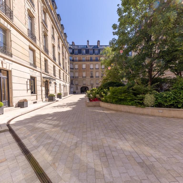Appartement Avenue Montaigne - Paris Champs Elysées - Appartement - 96