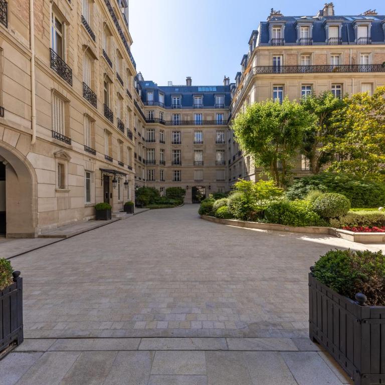 Appartement Avenue Montaigne - Paris Champs Elysées - Appartement - 98