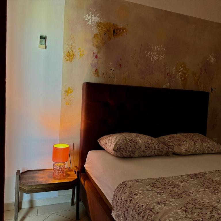 Cobi Apartments - Long Beach - Studio with Balcony - 3