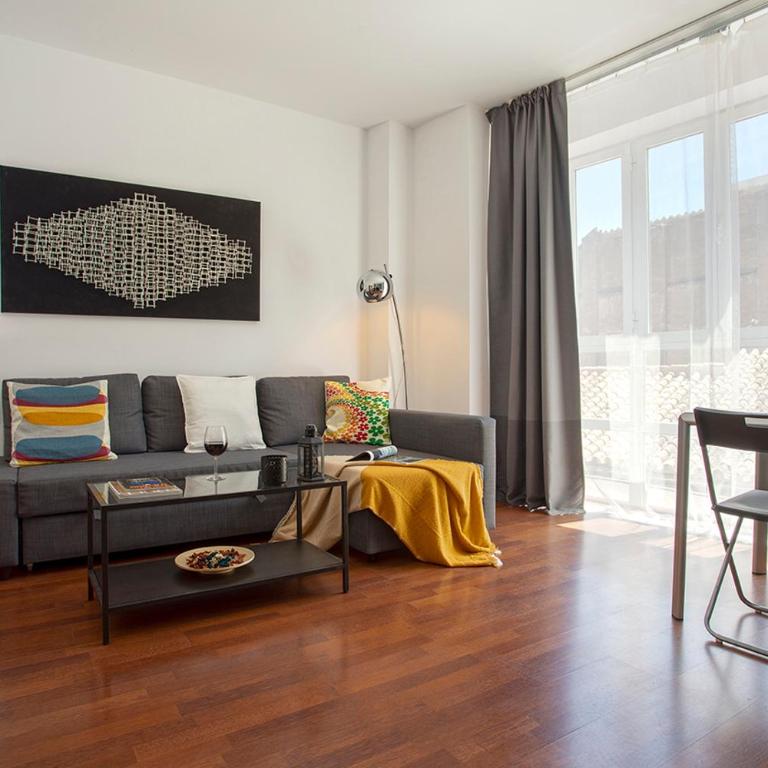 Apartamento reformado en pleno centro by Rent Me - One-Bedroom Apartment - 1