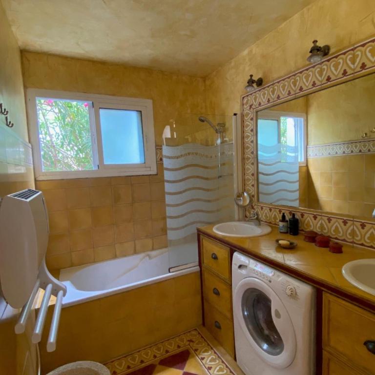 Maison 300 m de la plage avec un bel extérieur - Maison 3 Chambres - 5