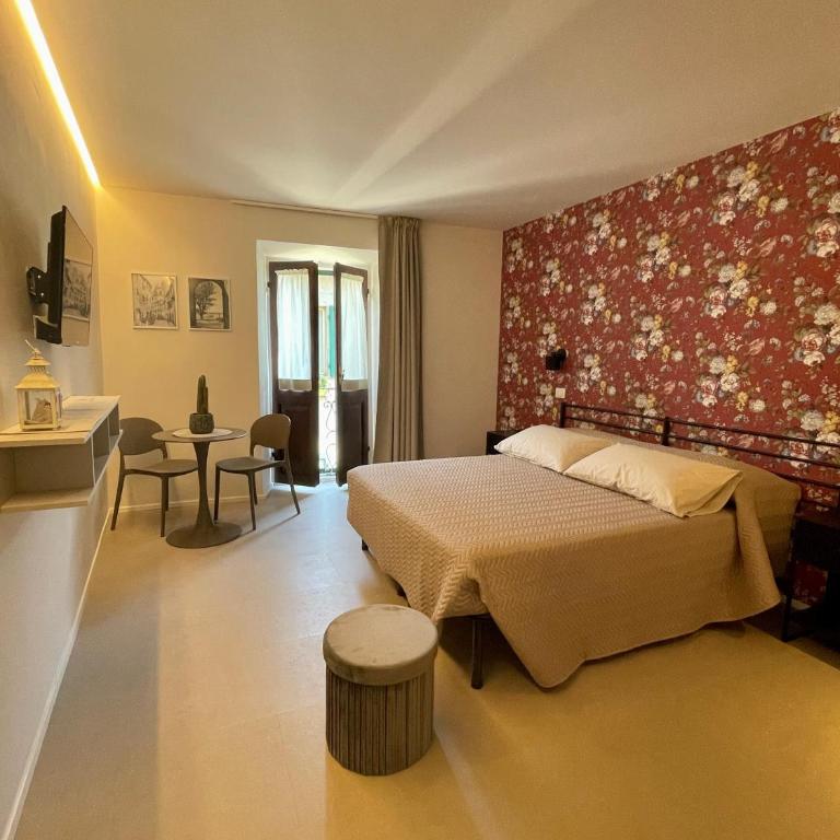 Residenza Margherita - Camera Matrimoniale con Balcone - 2