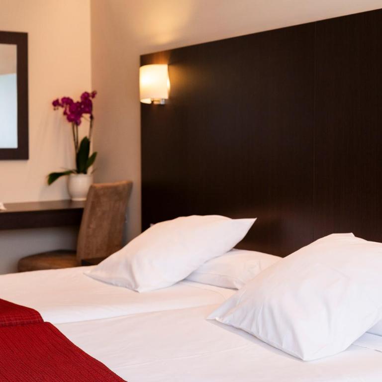 Hotel Santiago Apóstol - Double or Twin Room - 1