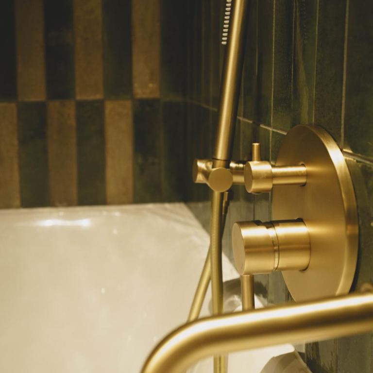 Hotel Gounod Fully Renovated - Chambre Double Standard avec Baignoire et Douche - 2