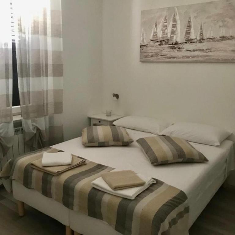 Julia affittacamere - Camera Doppia con Letti Singoli con Bagno Privato - 1
