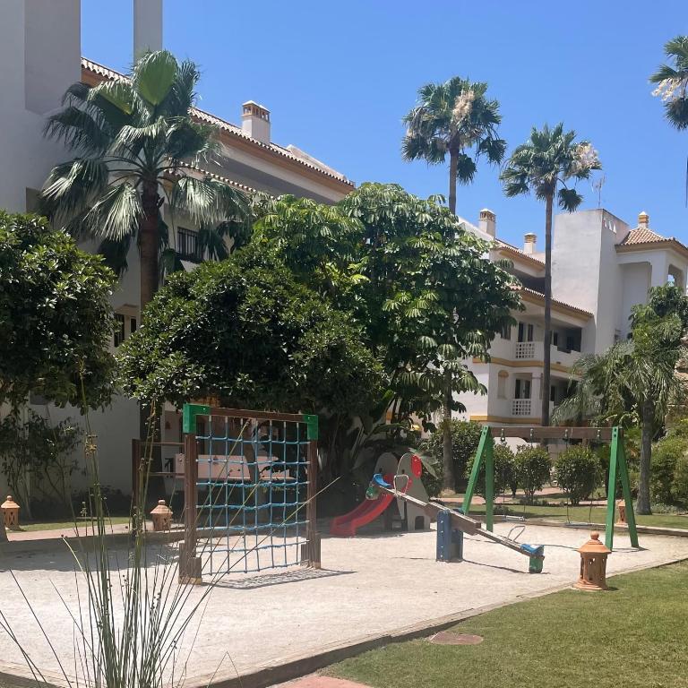 Modern Sea & Golf View 2-Bedroom Apartment with Pool and Terrace in Mijas - Apartamento de 2 dormitorios - 21