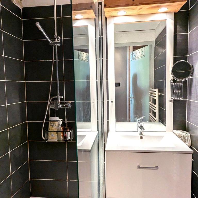 Appartement cosy au cœur de La Clusaz, ski au pied, avec terrasse et WiFi - FR-1-459-229 - Estudio - 8