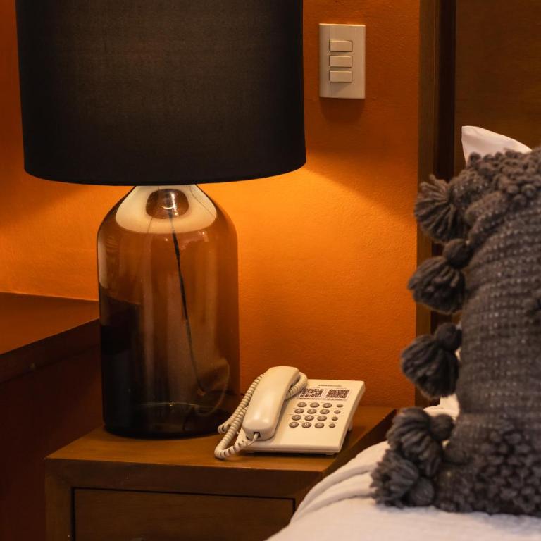 The Paramar Beachfront Boutique Hotel With Breakfast Included - Downtown Malecon - Suite con cama extragrande y vistas a la ciudad y a la montaña - 1