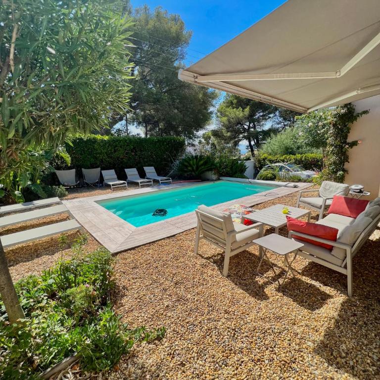 Villa de charme avec piscine à proximité des plages - Four-Bedroom Villa - 2