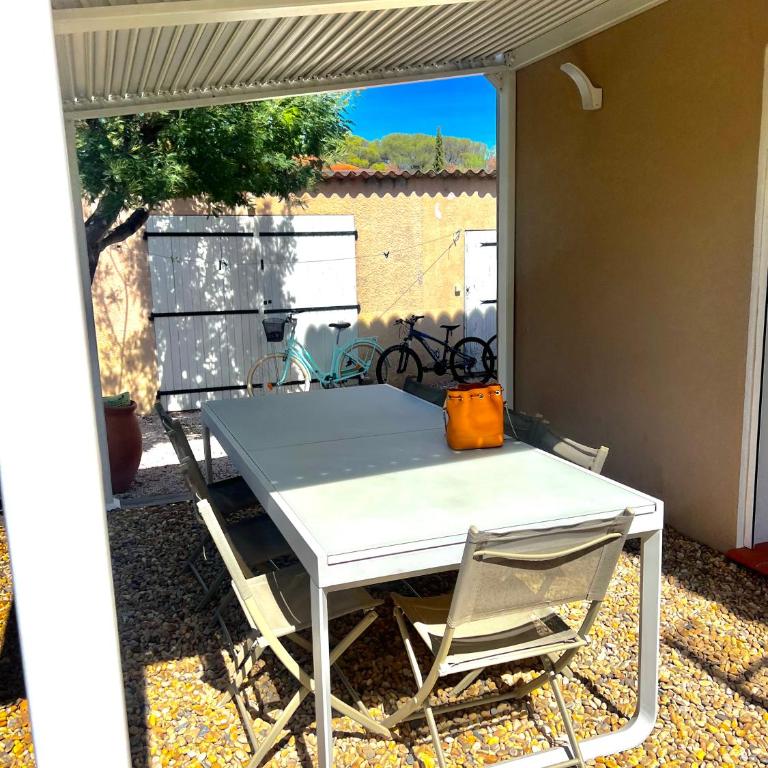 Villa de charme avec piscine à proximité des plages - Four-Bedroom Villa - 10