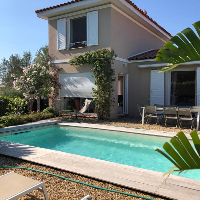 Villa de charme avec piscine à proximité des plages - Four-Bedroom Villa - 1