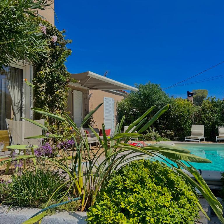 Villa de charme avec piscine à proximité des plages - Four-Bedroom Villa - 4