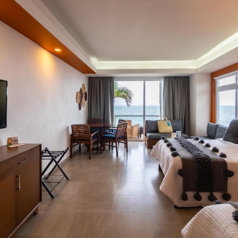 The Paramar Beachfront Boutique Hotel With Breakfast Included - Downtown Malecon - Suite principal con vistas al mar - 9