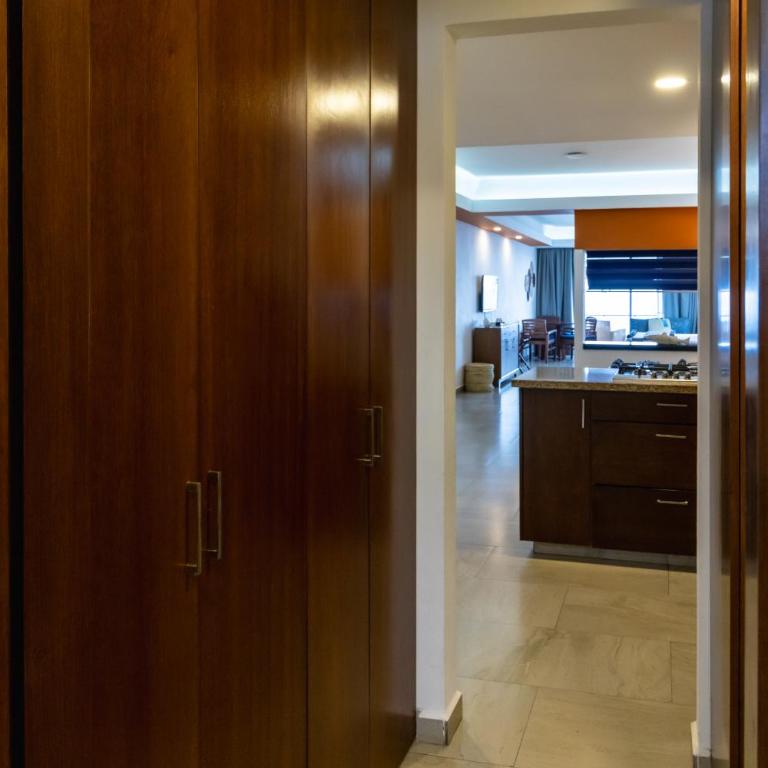 The Paramar Beachfront Boutique Hotel With Breakfast Included - Downtown Malecon - Suite principal con vistas al mar - 16