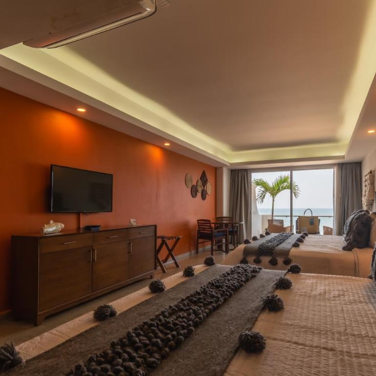 The Paramar Beachfront Boutique Hotel With Breakfast Included - Downtown Malecon - Suite Deluxe Grand doble con cama extragrande y vistas al Pacífico - 4