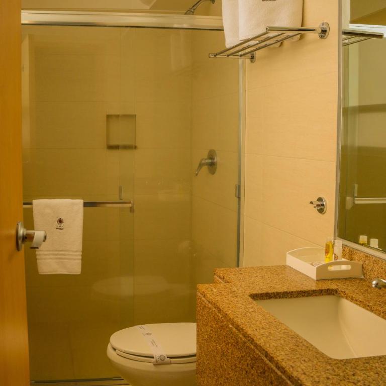 Hotel Milan CDMX - Habitación con cama extragrande. - 4