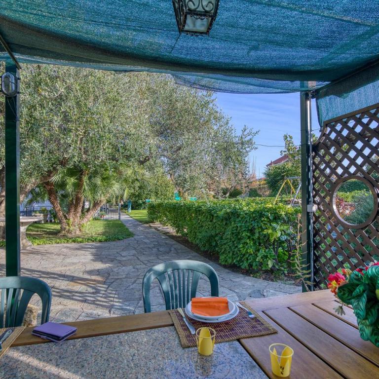 La Casetta Sull'Albero - with Balcony, Garden & Parking - Happy Rentals - Appartamento con Terrazza - 24