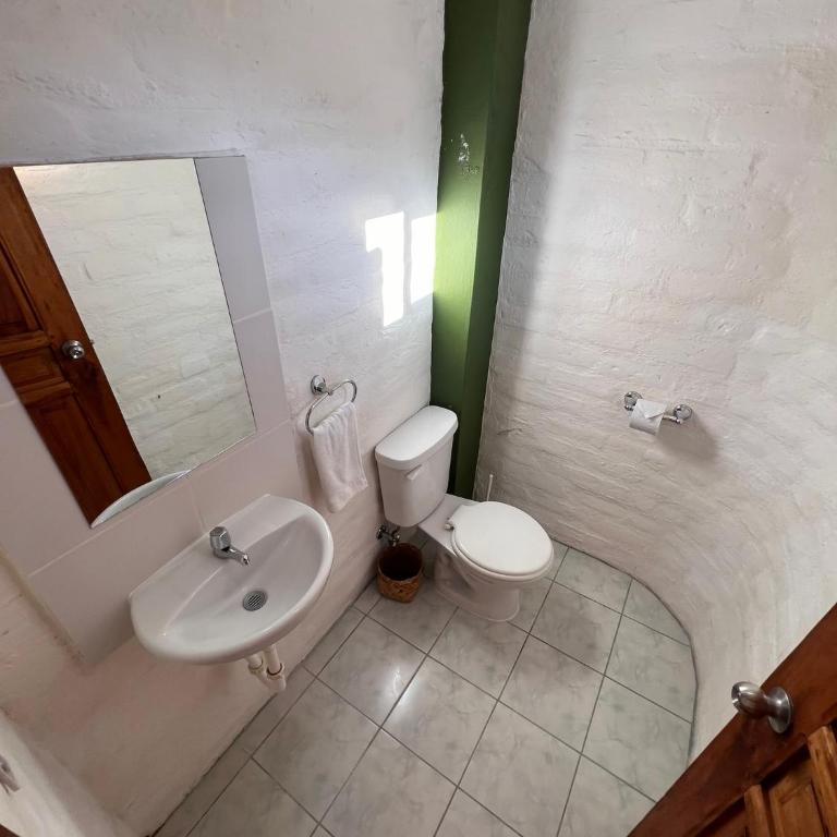 La Casa Verde Eco Guest House - Habitación Familiar con baño privado - 7