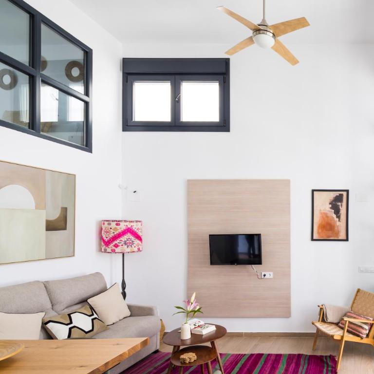NEW Charming Duplex With Private Patio - Apartamento de 2 dormitorios - 2