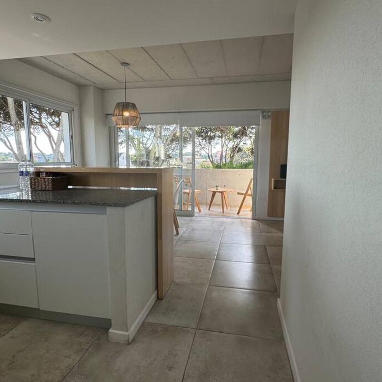Departamento en centro de Pinamar con servicios y cochera - Apartamento de 1 dormitorio - 10