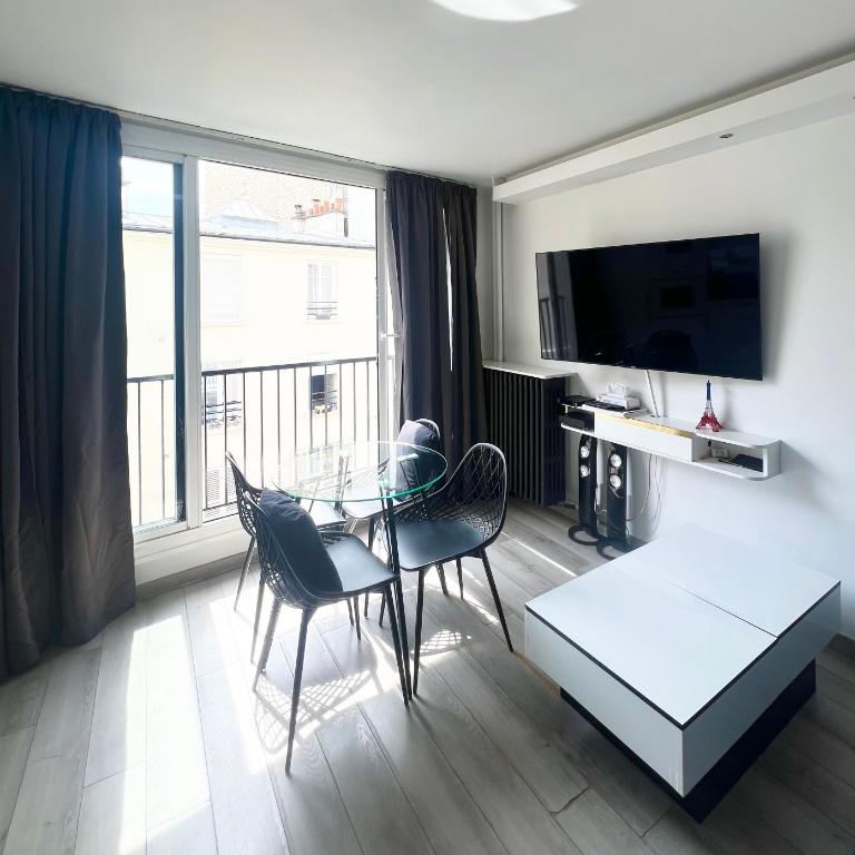 Apartment Like HOME with AC, Arc de Triomphe, Champs Élysées, Tour Eiffel - Studio avec Balcon - 12