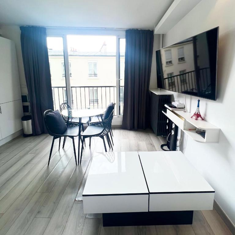Apartment Like HOME with AC, Arc de Triomphe, Champs Élysées, Tour Eiffel - Studio avec Balcon - 11