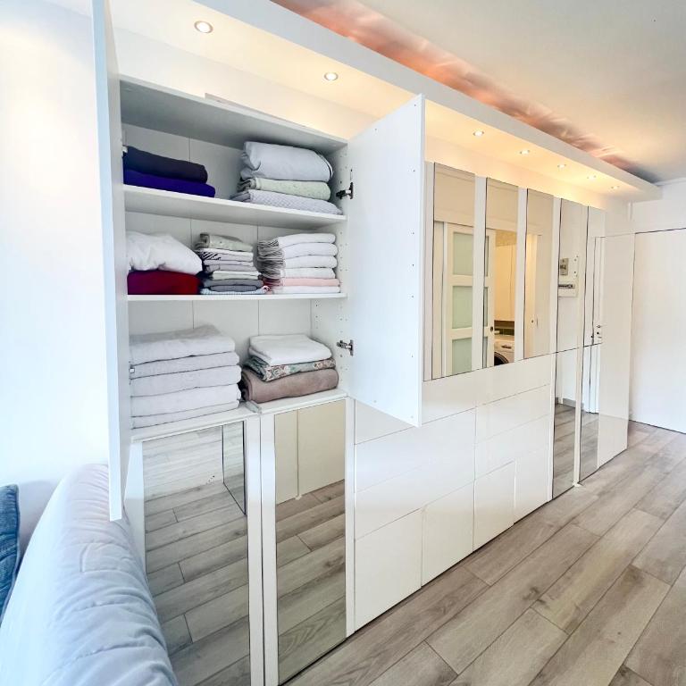 Apartment Like HOME with AC, Arc de Triomphe, Champs Élysées, Tour Eiffel - Studio avec Balcon - 5