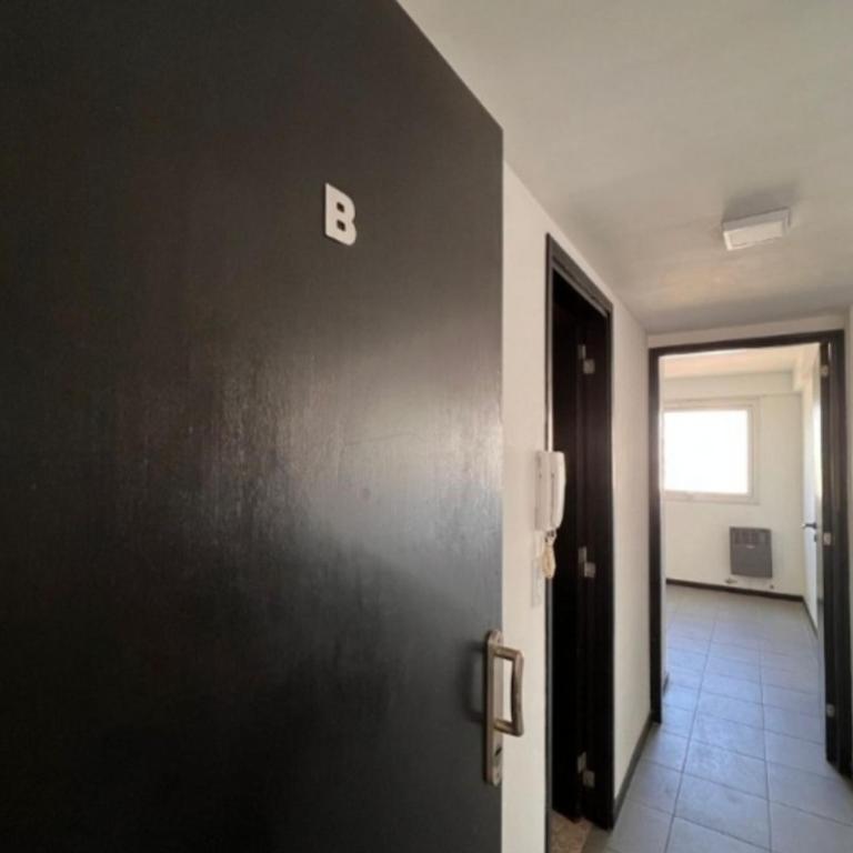 IMPECABLE CENTRO CON COCHERA Departamento zona Plaza Rocha - Apartamento de 1 dormitorio - 2