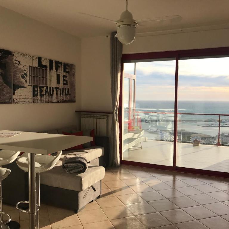 Appartamento con suggestiva vista mare a Sanremo - Appartamento con 2 Camere da Letto, Terrazza e Vista Mare - 8