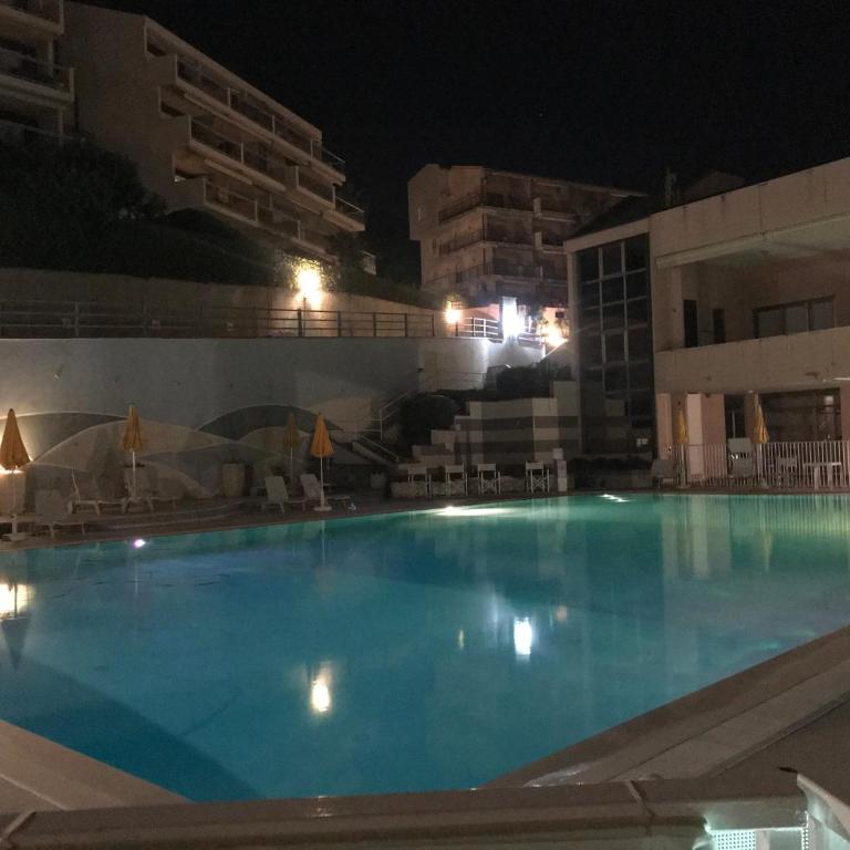 Appartamento con suggestiva vista mare a Sanremo - Appartamento con 2 Camere da Letto, Terrazza e Vista Mare - 22