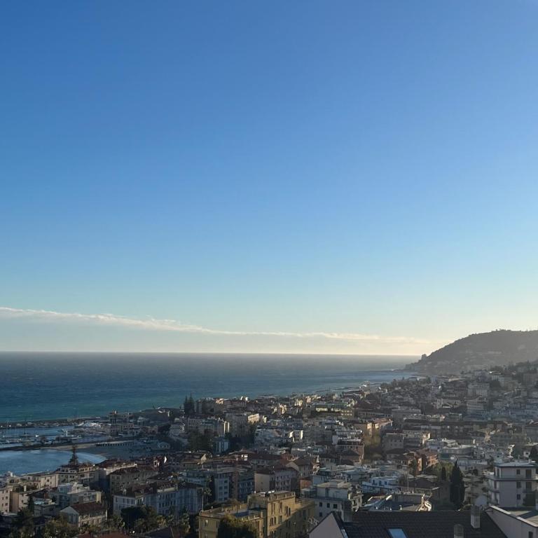 Appartamento con suggestiva vista mare a Sanremo - Appartamento con 2 Camere da Letto, Terrazza e Vista Mare - 26