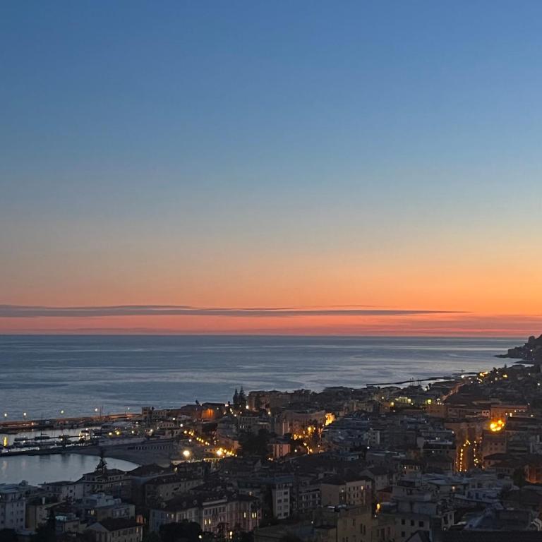 Appartamento con suggestiva vista mare a Sanremo - Appartamento con 2 Camere da Letto, Terrazza e Vista Mare - 27
