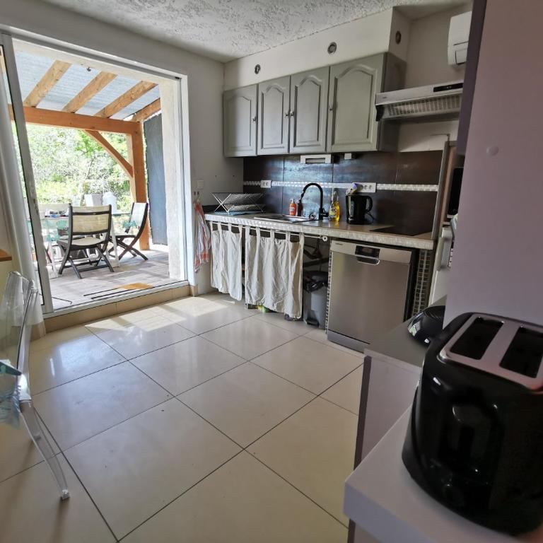 Bas de villa avec jardin, piscine et jacuzzi - Maison 2 Chambres - 6