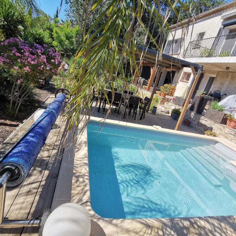 Bas de villa avec jardin, piscine et jacuzzi - Maison 2 Chambres - 2