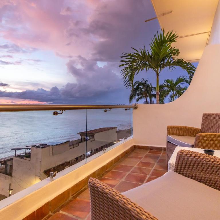 The Paramar Beachfront Boutique Hotel With Breakfast Included - Downtown Malecon - Suite Deluxe con cama extragrande y vistas completas al océano Pacífico - 5