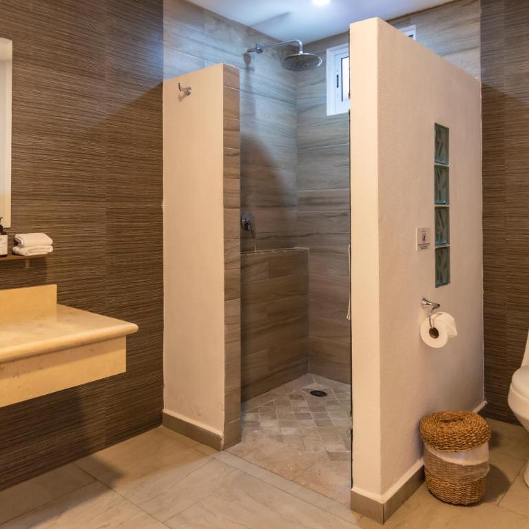 The Paramar Beachfront Boutique Hotel With Breakfast Included - Downtown Malecon - Suite Deluxe con cama extragrande y vistas completas al océano Pacífico - 8