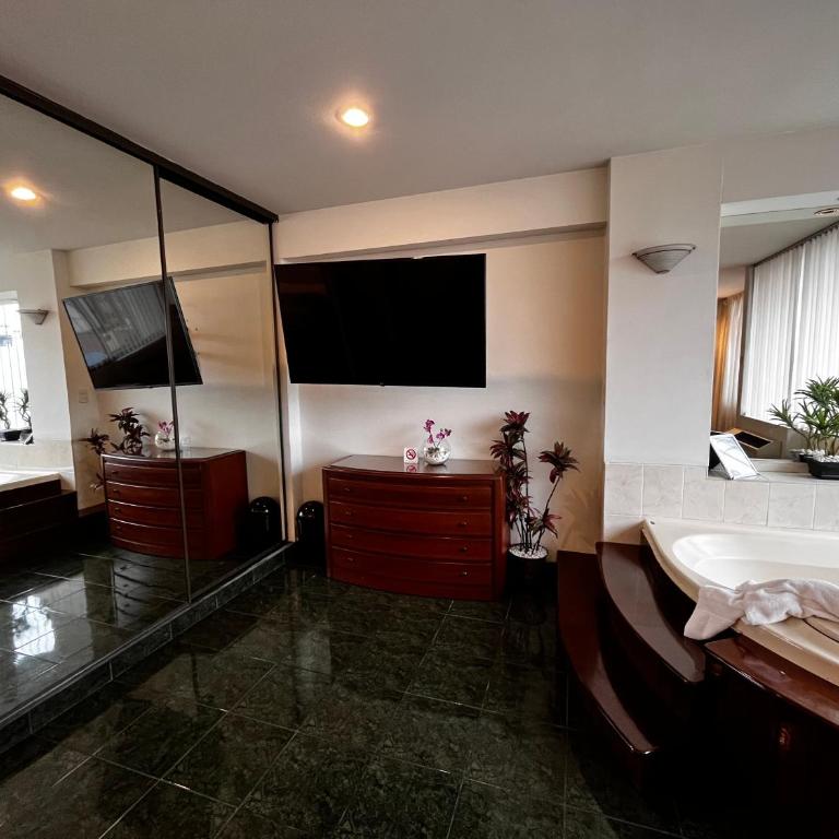 Hotel Boulevard - Deluxe Suite - 9