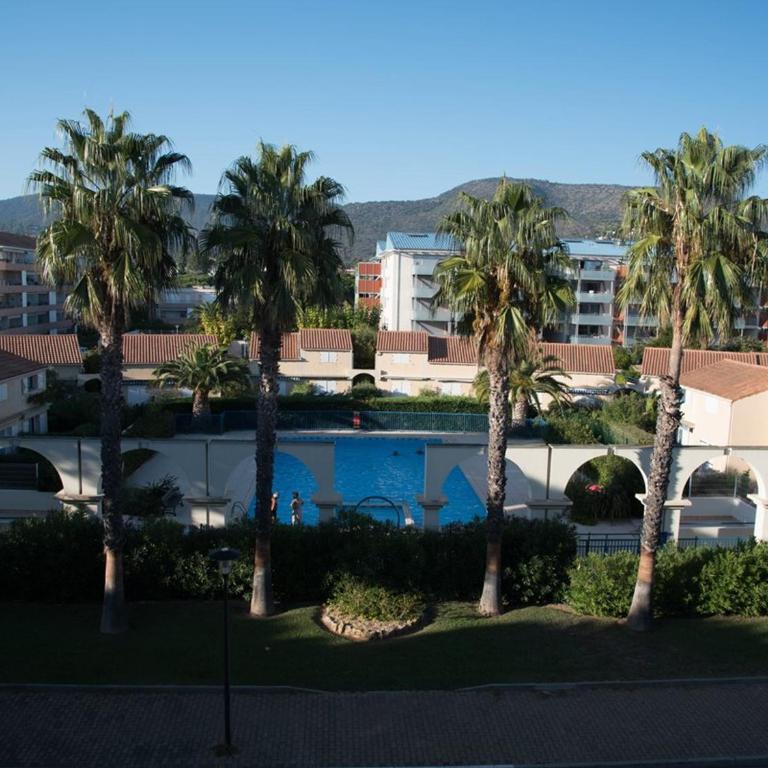 Deux pièces au Lavandou avec terrasse spacieuse et parking - FR-1-803-21 - Apartment - 1
