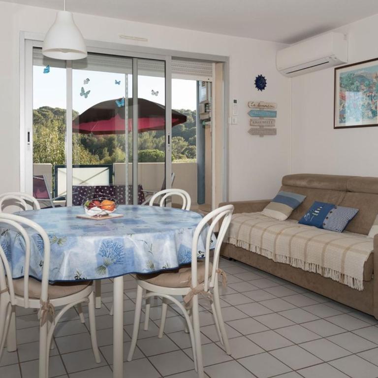 Deux pièces au Lavandou avec terrasse spacieuse et parking - FR-1-803-21 - Apartment - 2