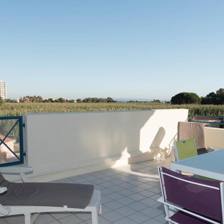 Deux pièces au Lavandou avec terrasse spacieuse et parking - FR-1-803-21 - Apartment - 10