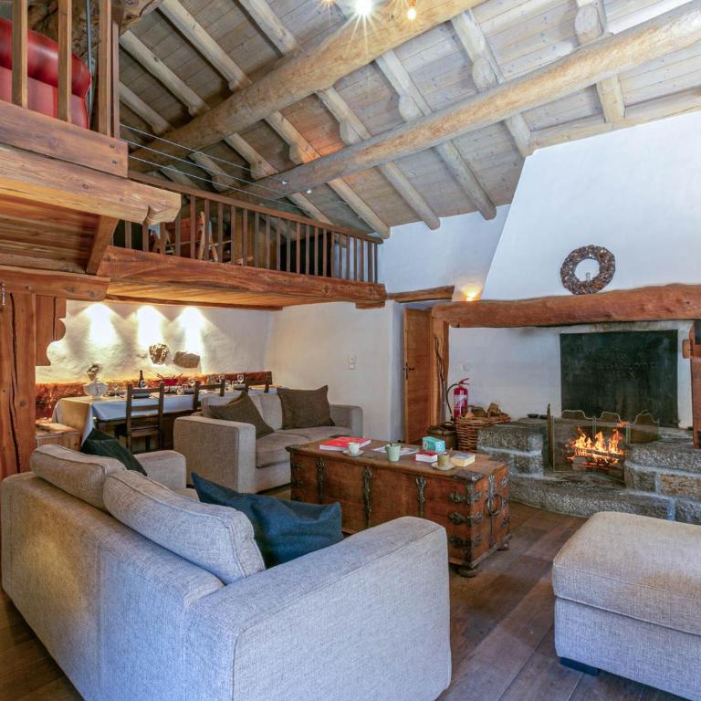 Chalet 17°C restauré, 4 ch, au cœur du vieux Val-d'Isère, grande cheminée, proche pistes, parking, WiFi - FR-1-694-358 - Chalet - 1