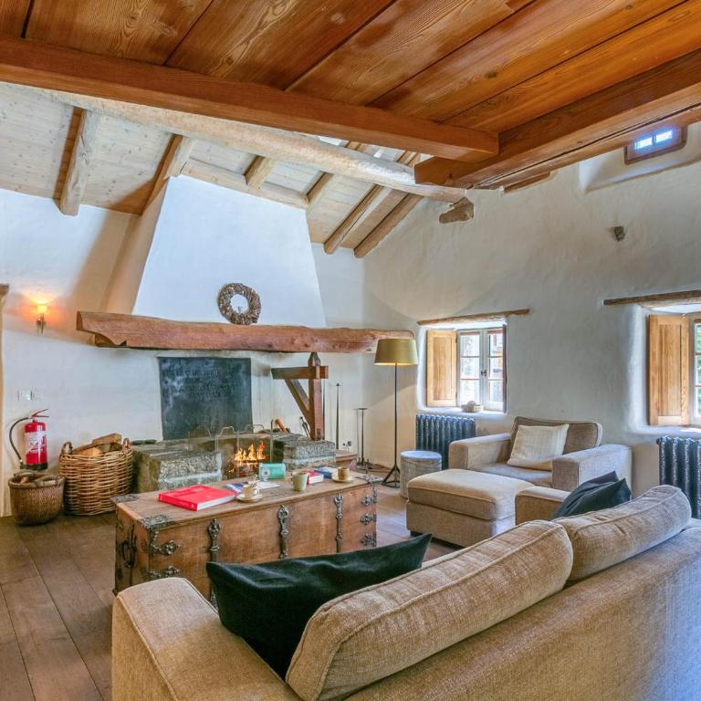 Chalet 17°C restauré, 4 ch, au cœur du vieux Val-d'Isère, grande cheminée, proche pistes, parking, WiFi - FR-1-694-358 - Chalet - 4