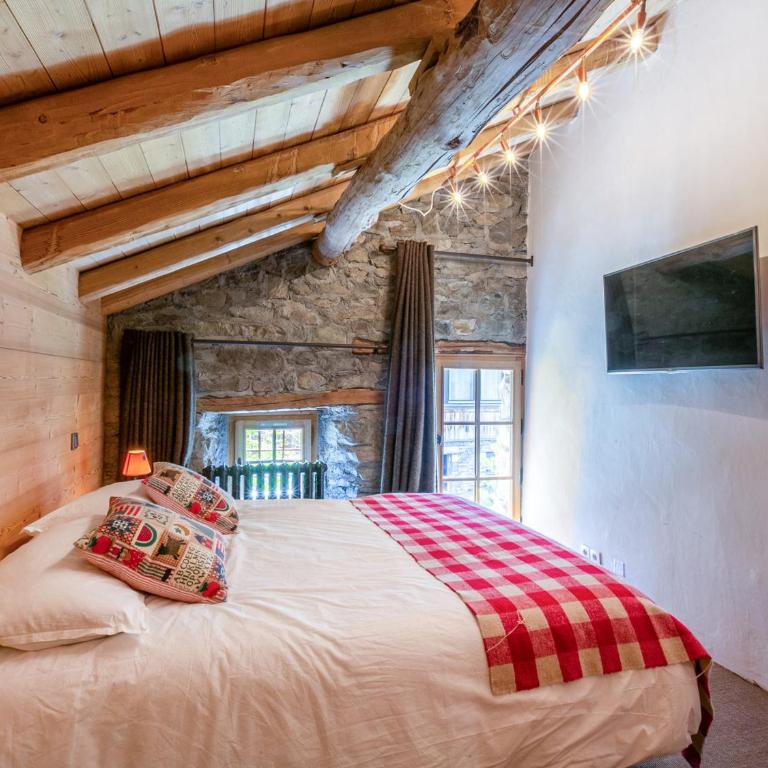 Chalet 17°C restauré, 4 ch, au cœur du vieux Val-d'Isère, grande cheminée, proche pistes, parking, WiFi - FR-1-694-358 - Chalet - 12