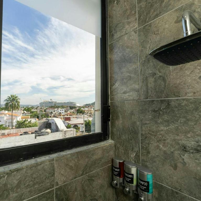 Luxe Modern-5 Star Area-Walk 2 Beach-Pool-View-King Bed - Superior Apartment - 16
