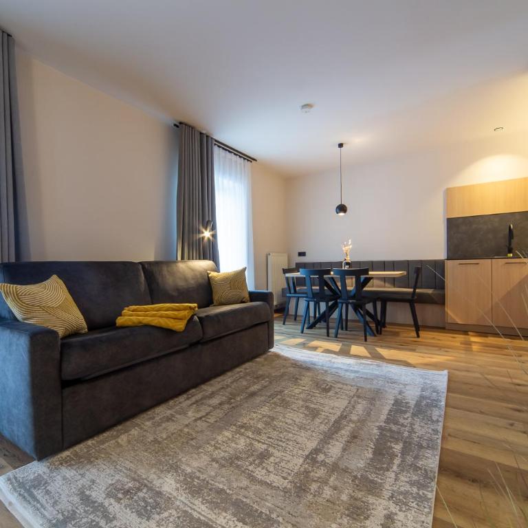 Eden Apartments - Two-Bedroom Apartment with Two Bathrooms and Mountain View - 13